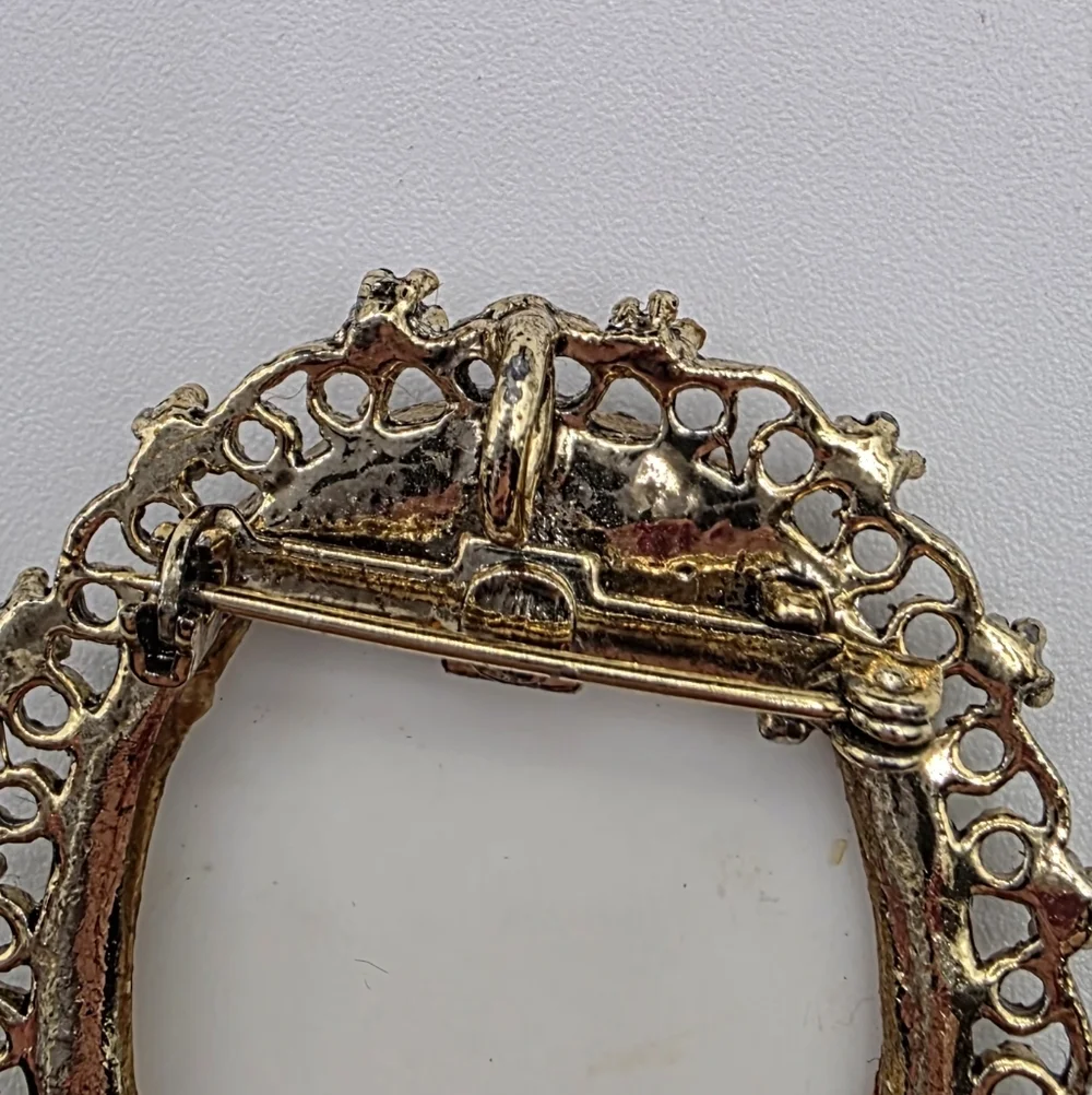 Vintage Signed ART Portrait Brooch Or Pendent and Coordinating Earring Set